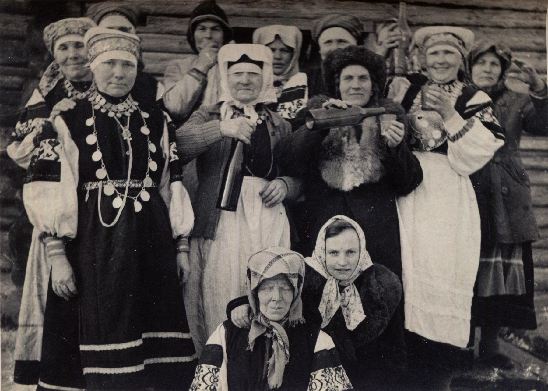 paabapraaznik Tonja naised pidutsemas, ~ 1960-1965