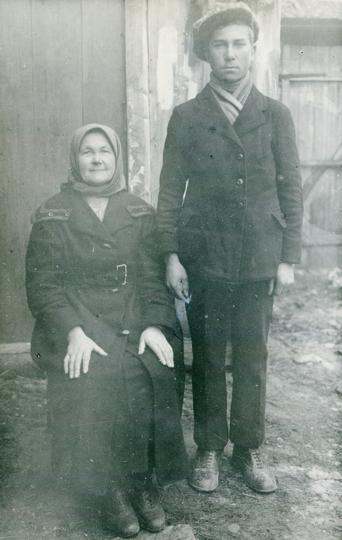Anne Vabarna oma pojaga
